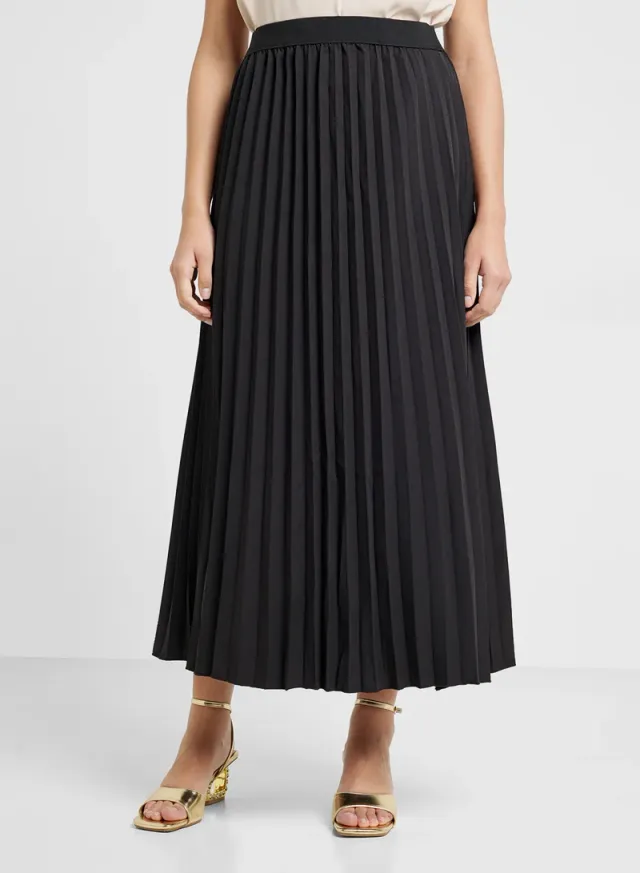 Black Blazer Set with Pleated Maxi Skirt - 2 Pieces – image 4