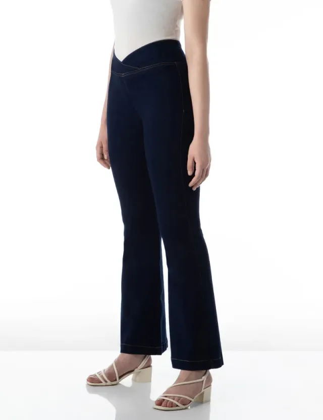 Women's Mid-Rise Flared Pull-on Jeans – image 7