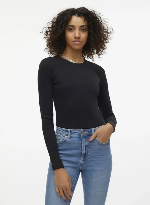 بلوزة نسائية بأكمام طويلة بياقة دائرية بقصة ضيقة Vero Moda – صورة 3