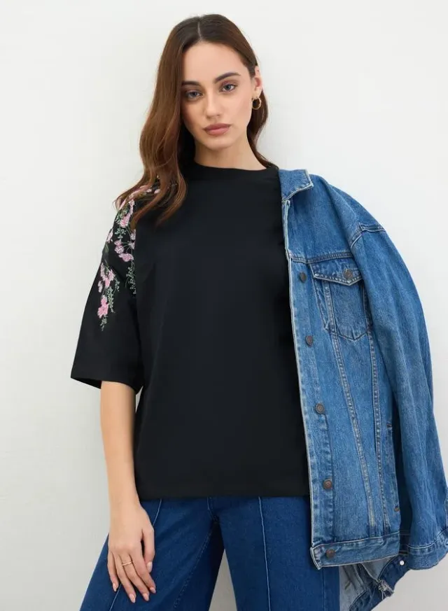 Floral Embroidered Oversized T-Shirt Black