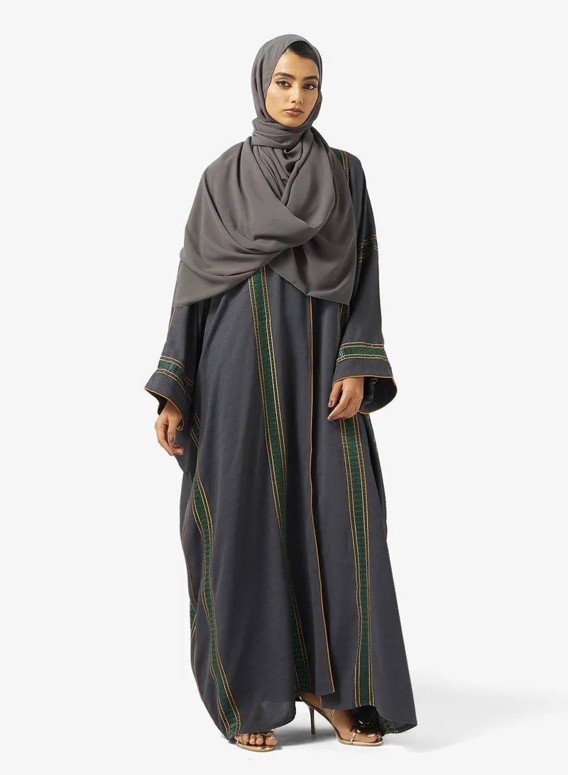 عباية وشيلة مطرزة