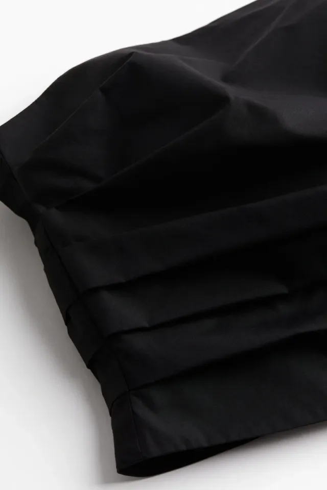 Black Cropped Bandeau Top with Pleat Detail for Women – image 2