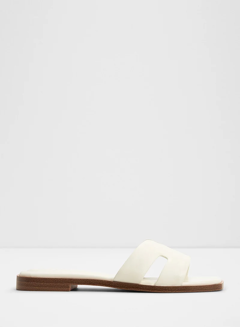 Itsandal Flat Sandals White