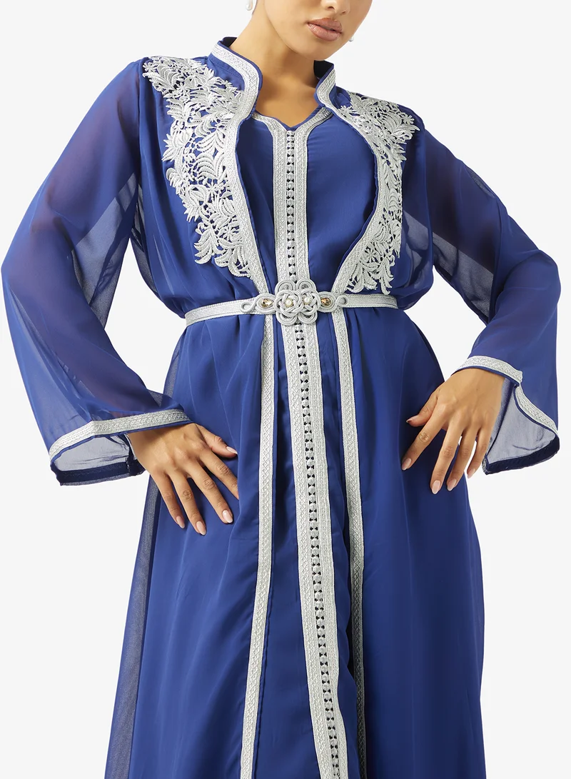 طقم عباية مطرزة