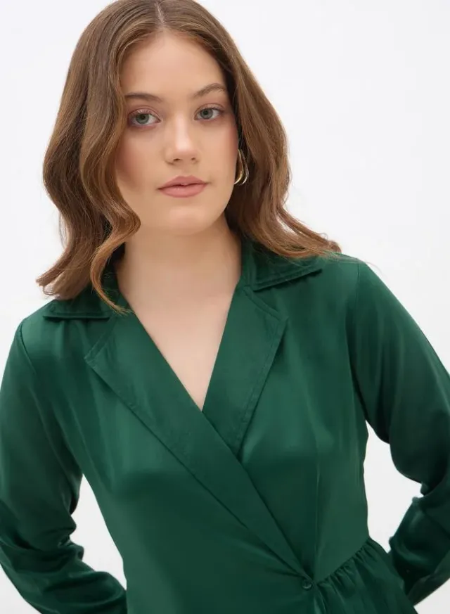 Styli Satin Pleated Wrap Maxi Dress Emerald Green – image 4